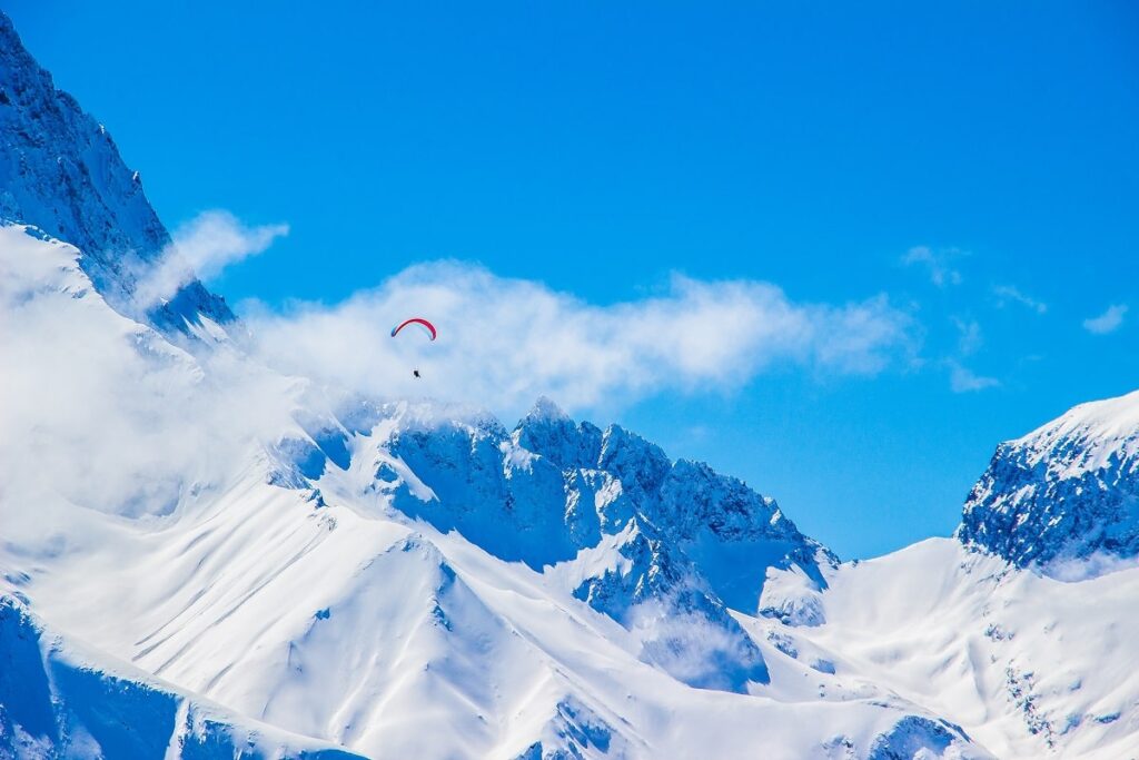 Ле дез Альп — французский горнолыжный курорт. Снято на DJI Mavic 2 Zoom.